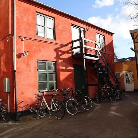 Charming Red Courtyard Apartment Copenhagen Exterior photo