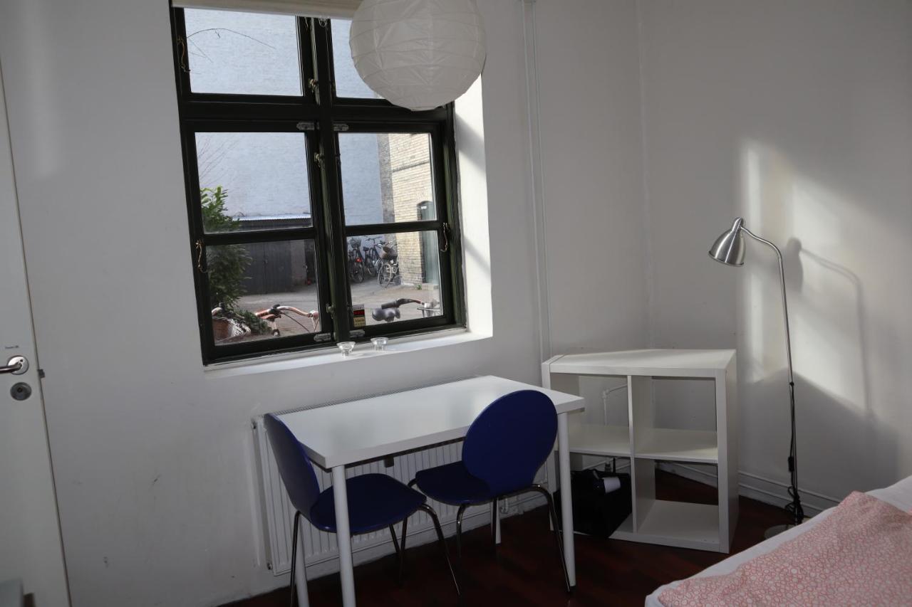 Charming Red Courtyard Apartment Copenhagen Exterior photo