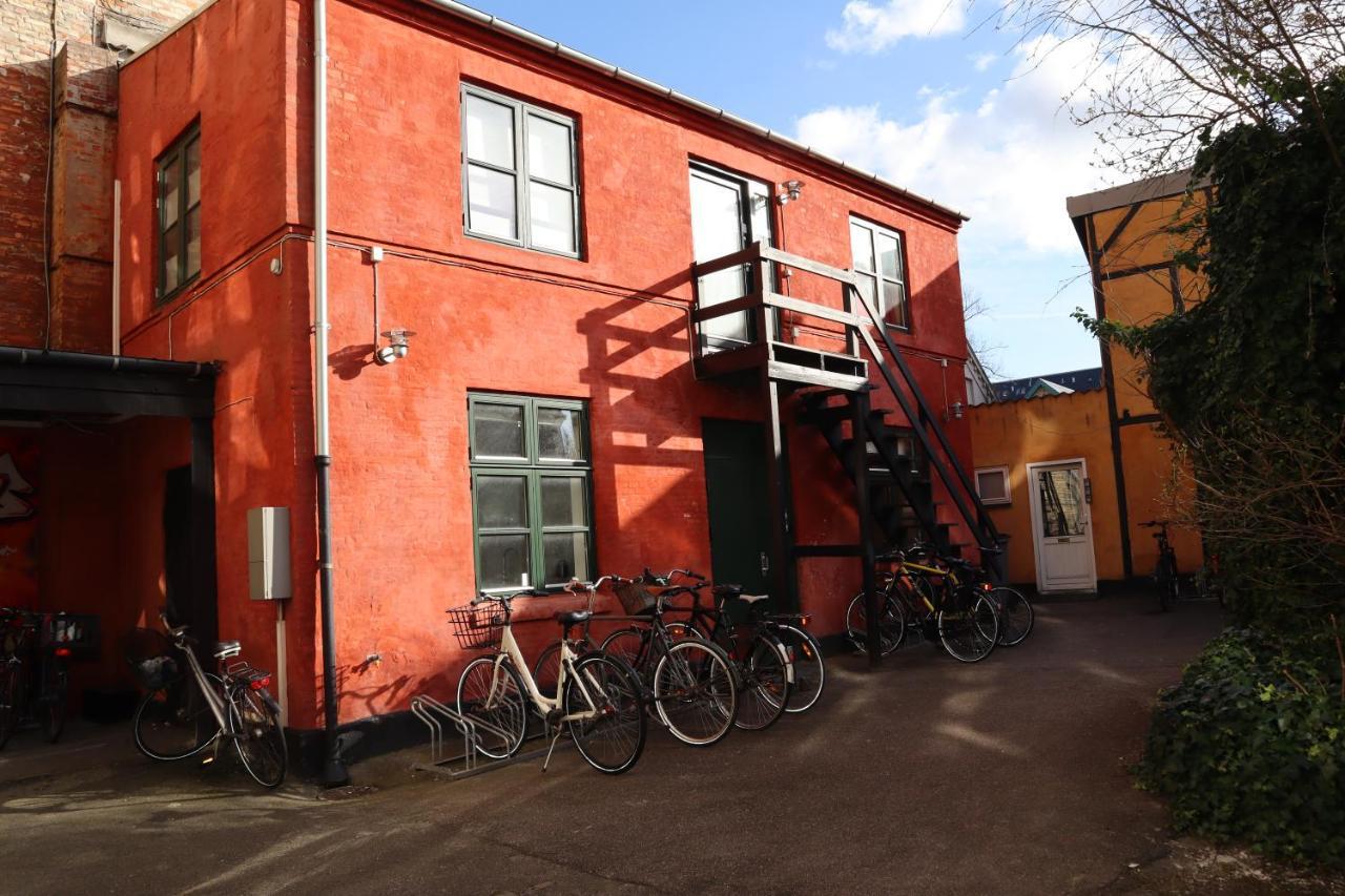 Charming Red Courtyard Apartment Copenhagen Exterior photo