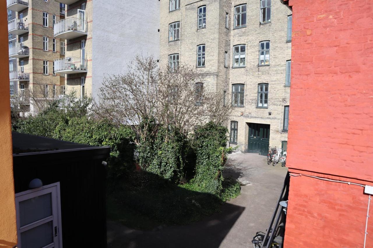 Charming Red Courtyard Apartment Copenhagen Exterior photo